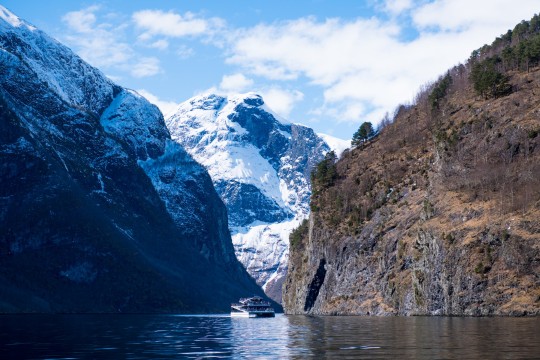 N?r?yfjord en las montañas noruegas VISION WINTER SVERRE HJORNEVIK